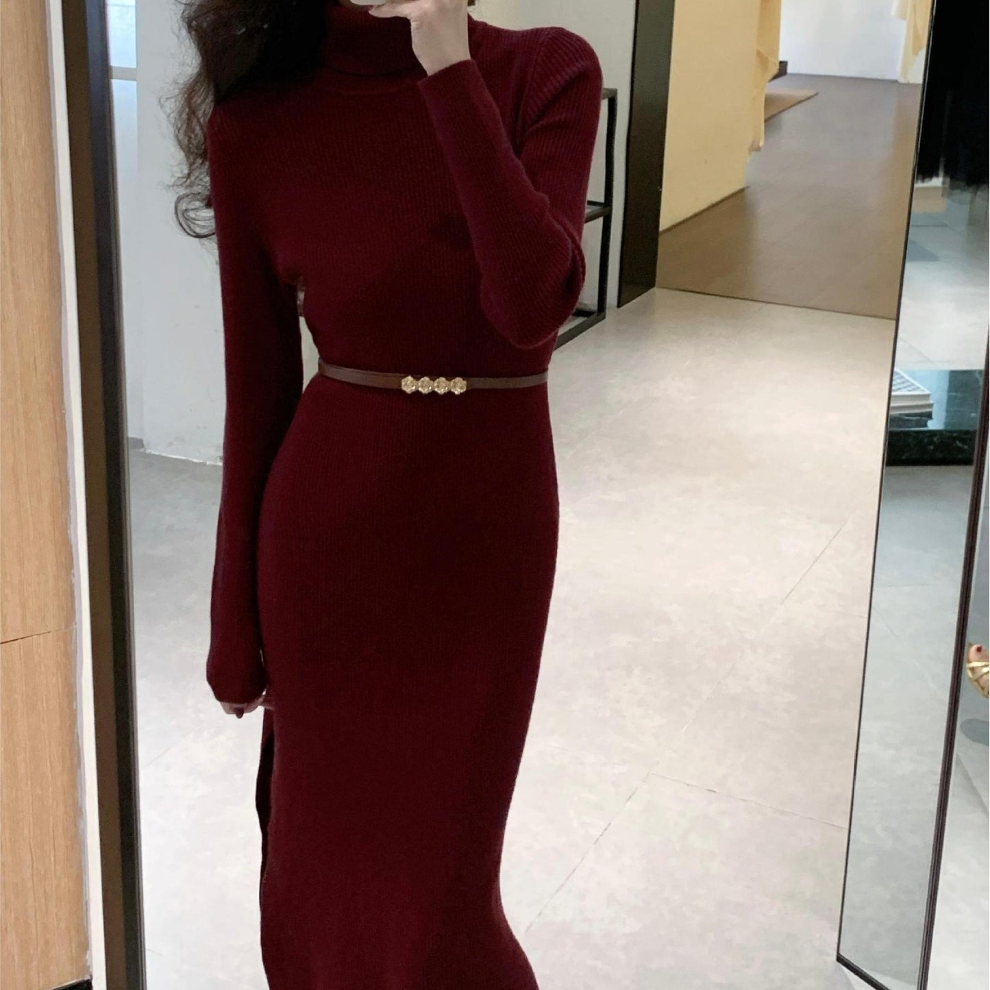 Robe Ajustée Col Montant Fendue