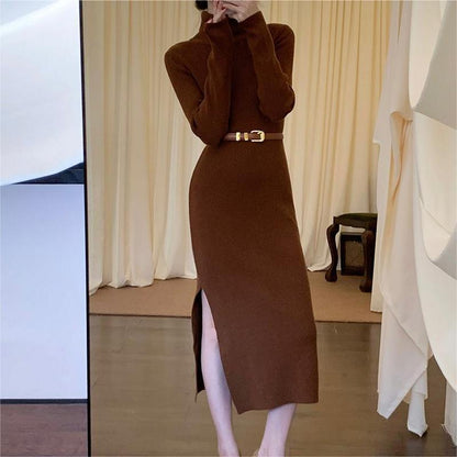 Robe Ajustée Col Montant Fendue