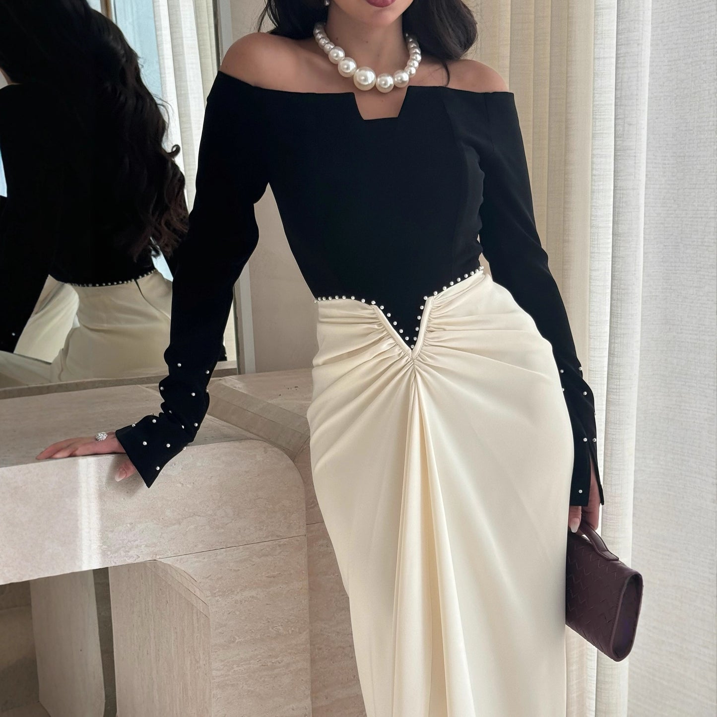 Robe Fourreau Perles Élégance